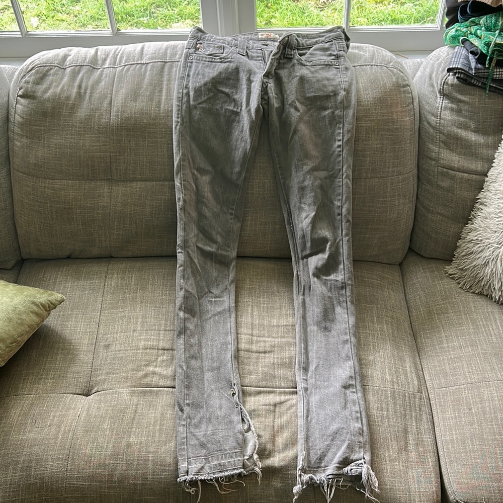 Low rise Y2K light wash jeans